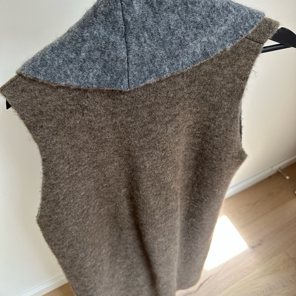 Moth vest - Picture 3 of 3